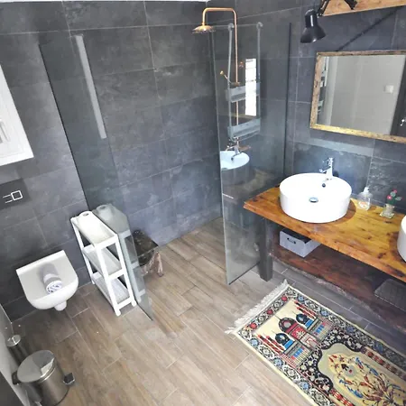 Zennova #81 Papazoli Str * Thessaloniki